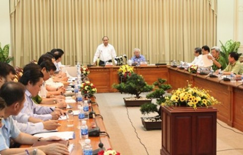 Buổi làm việc giữa Phó Thủ tướng Chính phủ Nguyễn Xuân Phúc và lãnh đạo TP.HCM chiều 6/10 (ảnh: VGP) Buổi làm việc giữa Phó Thủ tướng Chính phủ Nguyễn Xuân Phúc và lãnh đạo TP.HCM chiều 6/10 (ảnh: VGP)