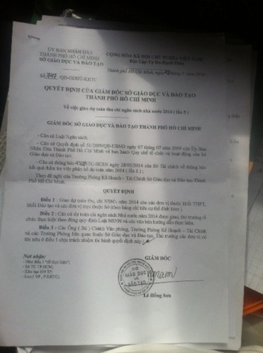 Văn bản của giám đốc Sổ GD&ĐT TP.HCM ký được cung cấp cho PV với chi chít vết tẩy xóa (ảnh: H.L) Văn bản của giám đốc Sổ GD&ĐT TP.HCM ký được cung cấp cho PV với chi chít vết tẩy xóa (ảnh: H.L)