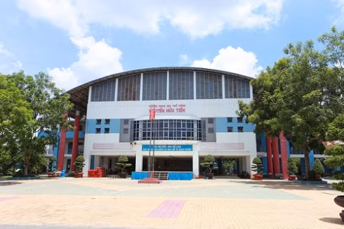 Trường THPT Nguyễn Hữu Tiến, huyện Hóc Môn, TP.HCM (ảnh: website trường)