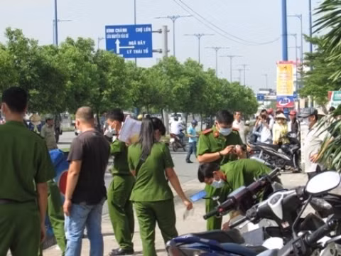 Cơ quan Công an đang khám nghiệm hiện trường vụ giết người chặt từng khúc bỏ bao tải.