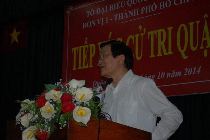 Chủ tịch nước giải đáp các ý kiến, thắc mắc của cử tri Q.1 (ảnh: H.L) Chủ tịch nước giải đáp các ý kiến, thắc mắc của cử tri Q.1 (ảnh: H.L)