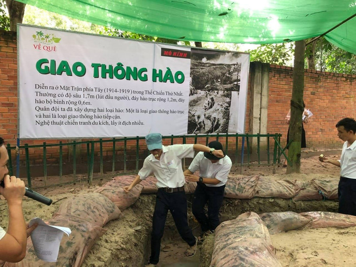 Học sinh tham gia hoạt động ngoại khóa, trải nghiệm tại một khu sinh thái (ảnh: CTV)