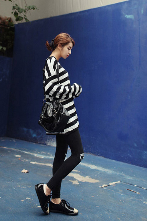 Màu thích hợp nhất cho form người này là màu đen. Chọn áo dáng dài mix cùng để tạo cảm giác thanh mảnh hơn