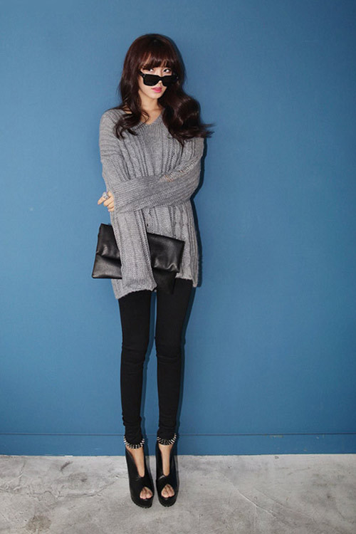 Legging tối màu là sự thay thế cho quần skinny jeans, bạn gái hoàn toàn có thể diện item này để tôn dáng, che khuyết điểm