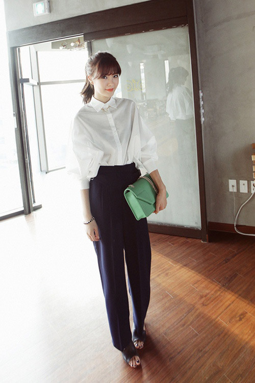 Với mẫu quần suông này, bạn tha hồ diện tối hoặc sáng màu tùy ý