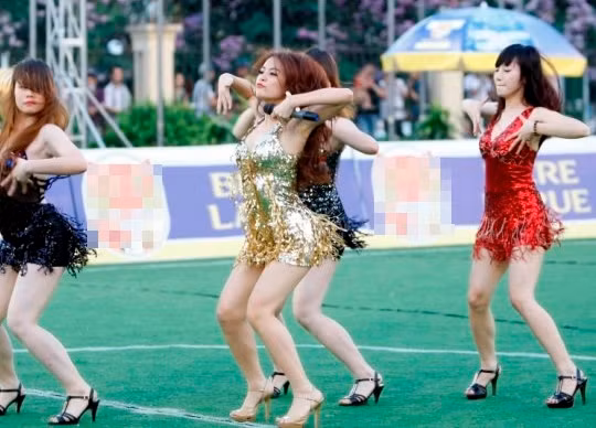 Khiến cho bất cứ khán giả nào cũng phải nhún nhảy theo.