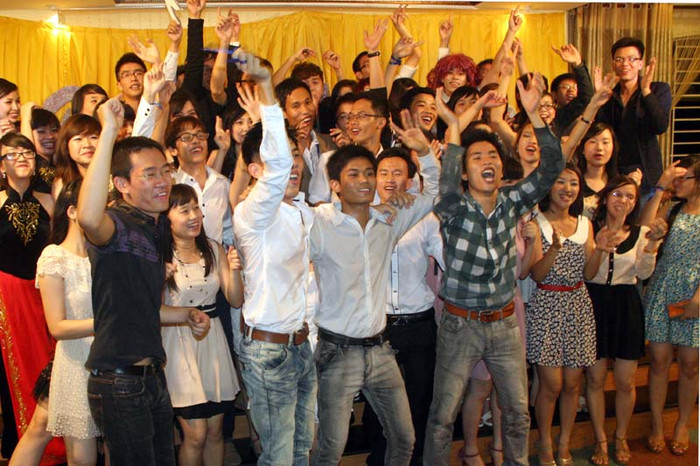 Các sinh viên được cháy hết mình với khách mời của chương trình.