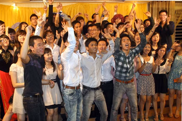 Các sinh viên được cháy hết mình với khách mời của chương trình.