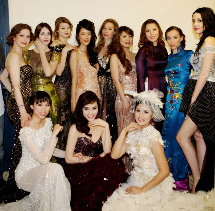 Tuy trải qua chặng hành trình dài nhưng đoàn đã tham gia ngay vào đêm diễn cùng ngày do tổ chức The Thiên Giang Charity - một tổ chức từ thiện tại Geneve chuyên giúp đỡ trẻ em có hoàn cảnh khó khăn. Tổ chức được thành lập từ tháng 3/2012 do chị Nguyễn Lê Hoa, anh Alexander Lewis và Đam Hà sáng lập và đã có nhiều hoạt động từ thiện tại Việt Nam.