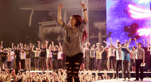 Chi Pu hết mình với phong trào của giới trẻ