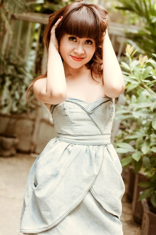 Đảm nhận vai trò giám khảo mùa thứ hai của "Cặp đôi hoàn hảo", Lưu Thiên Hương thường xuyên phải bay vào Sài Gòn dịp cuối tuần để ghi hình.