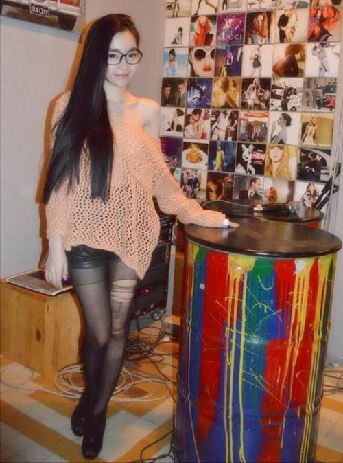 Trễ nải, sexy và cá tính là điều để nói về hình ảnh của cô hotgirl nổi tiếng