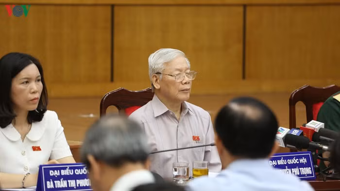 Tổng Bí thư, Chủ tịch nước Nguyễn Phú Trọng cùng các đại biểu Quốc hội tiếp xúc cử tri, sáng 15/10.