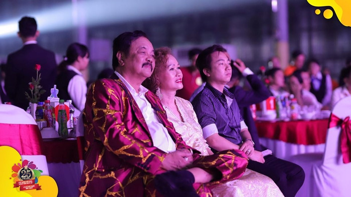 Hai nhà sáng lập “huyền thoại” của Tân Hiệp Phát quyết tâm cam kết hiện thực hóa việc xây dựng thương hiệu Việt tồn tại và phát triển hàng trăm năm. Hai nhà sáng lập “huyền thoại” của Tân Hiệp Phát quyết tâm cam kết hiện thực hóa việc xây dựng thương hiệu Việt tồn tại và phát triển hàng trăm năm.