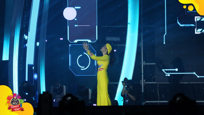 Cuộc đối thoại với đại sứ tương lai của Tân Hiệp Phát qua trí tuệ nhân tạo (AI) của bà Trần Uyên Phương và Trần Ngọc Bích. Cuộc đối thoại với đại sứ tương lai của Tân Hiệp Phát qua trí tuệ nhân tạo (AI) của bà Trần Uyên Phương và Trần Ngọc Bích.