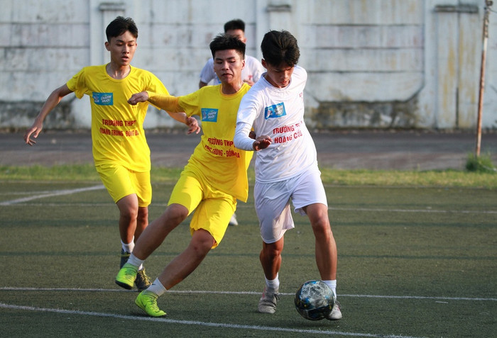 “Bông hồng thép” Thanh Vũ cùng các cổ động viên khuấy động trên khán đài