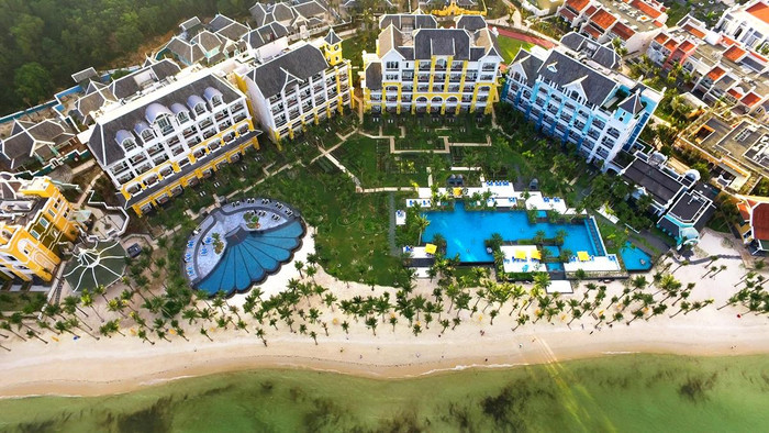 JW Marriott Phu Quoc Emerald Bay do Sun Group đầu tư xây dựng ở Phú Quốc cũng giành nhiều giải thưởng tầm cỡ thế giới. JW Marriott Phu Quoc Emerald Bay do Sun Group đầu tư xây dựng ở Phú Quốc cũng giành nhiều giải thưởng tầm cỡ thế giới.