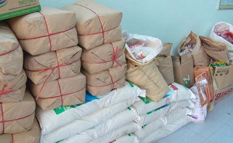 Những bao bột ngọt, bột nêm không rõ nguồn gốc là nguyên liệu để sản xuất ra hàng loạt các gói sản phẩm giả, trà trộn đưa ra thị trường.