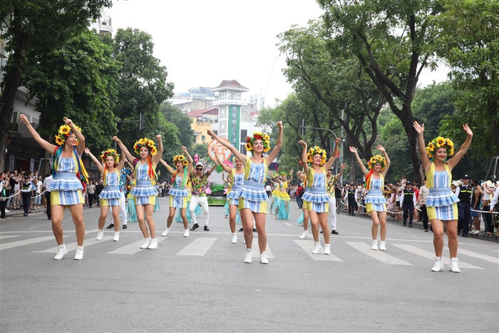 Canival Đường phố Hà Nội