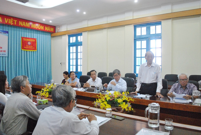 Giáo sư Trần Hồng Quân phát biểu tại buổi lễ ra mắt Giáo sư Trần Hồng Quân phát biểu tại buổi lễ ra mắt