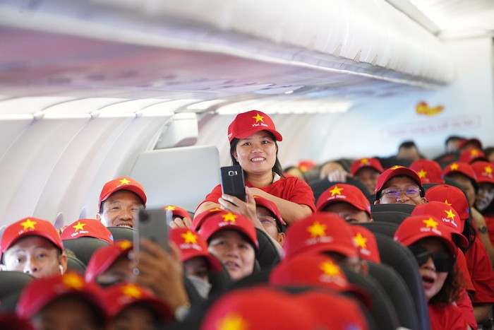 Hành khách chụp ảnh lưu niệm