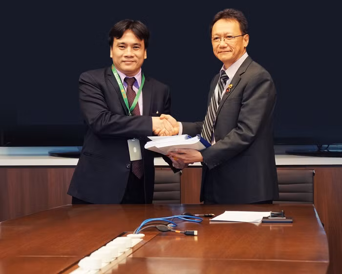 Tổng giám đốc PV Drilling Nguyễn Xuân Cường và Phó giám đốc điều hành kiêm Giám đốc Kỹ thuật BSP Yap Kong Fah ký kết hợp đồng