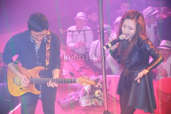 Giọng ca Đinh Hương đầy nội lực