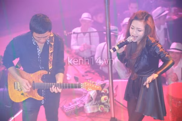 Giọng ca Đinh Hương đầy nội lực