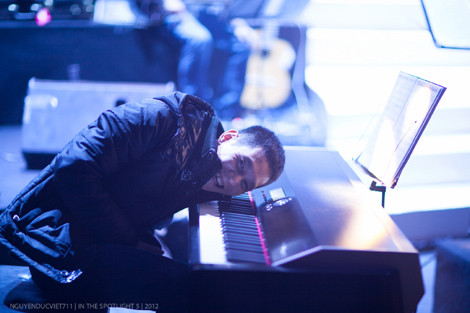 Nụ cười thân thiện của một thành viên trong ê-kíp chương trình.