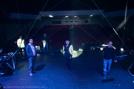 Buổi tập luyện diễn ra trong giá rét Hà Nội, ngày 2/1.