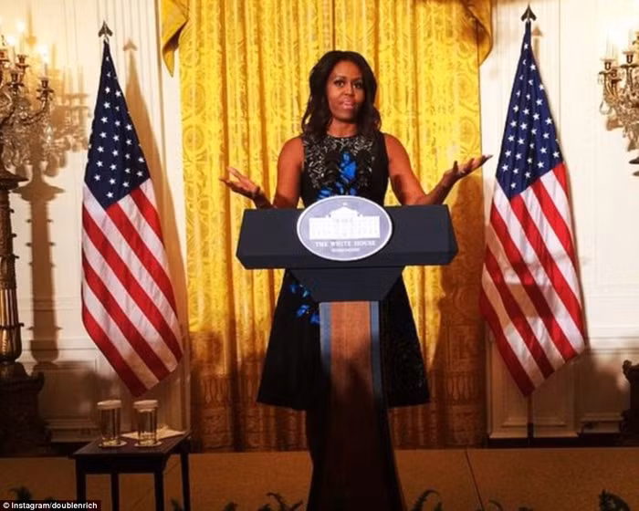 Đầu tháng 10/2014, phu nhân Tổng thống Mỹ Michelle Obama cũng mặc thiết kế của Oscar