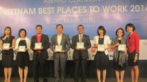 Nhà tổ chức cuộc bình chọn vinh danh 24 nơi làm việc tốt nhất của 24 ngành nghề (ảnh: T.Q)