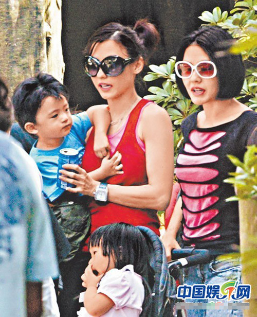 Trẻ trung, sặc sỡ với những sắc màu nổi bật