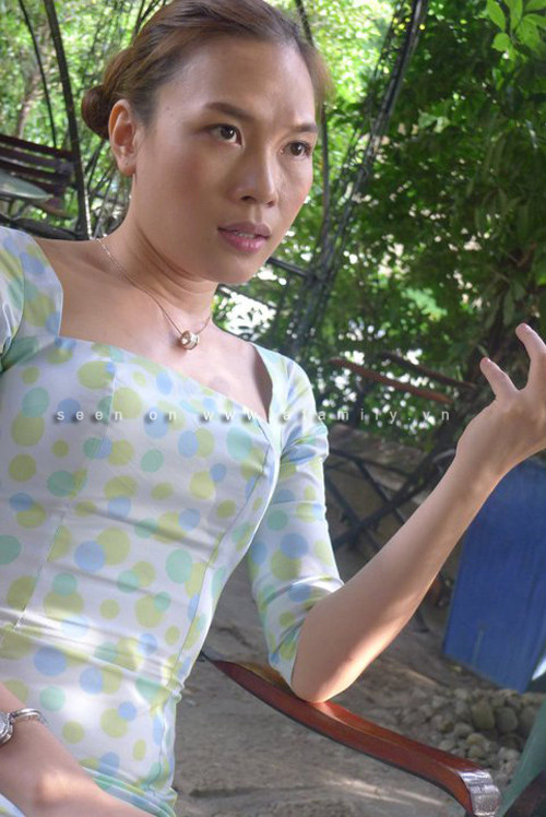 Khi không có lớp trang điểm, nước da của cô nàng họa my tóc nâu Mỹ Tâm khá khô và kém mịn màng. Khi không có lớp trang điểm, nước da của cô nàng họa my tóc nâu Mỹ Tâm khá khô và kém mịn màng.