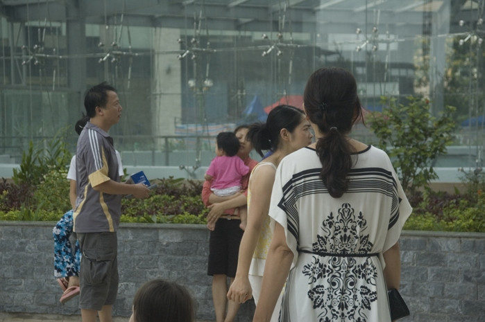 Nhiều người dân bày tỏ sự bức xúc, trước thái độ quá coi thường tính mạng người dân của ban quản lý, khi mà mặc dù đám cháy xảy ra, khói bốc lên nghi ngút từ quán Ngon nhưng hệ thống còi báo cháy lại không hoạt động để cảnh báo cho người dân biết. Nhiều người dân bày tỏ sự bức xúc, trước thái độ quá coi thường tính mạng người dân của ban quản lý, khi mà mặc dù đám cháy xảy ra, khói bốc lên nghi ngút từ quán Ngon nhưng hệ thống còi báo cháy lại không hoạt động để cảnh báo cho người dân biết.