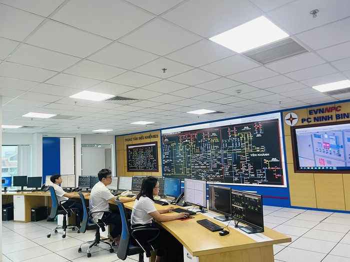 Trung tâm điều khiển xa Công ty Điện lực Ninh Bình. Trung tâm điều khiển xa Công ty Điện lực Ninh Bình.