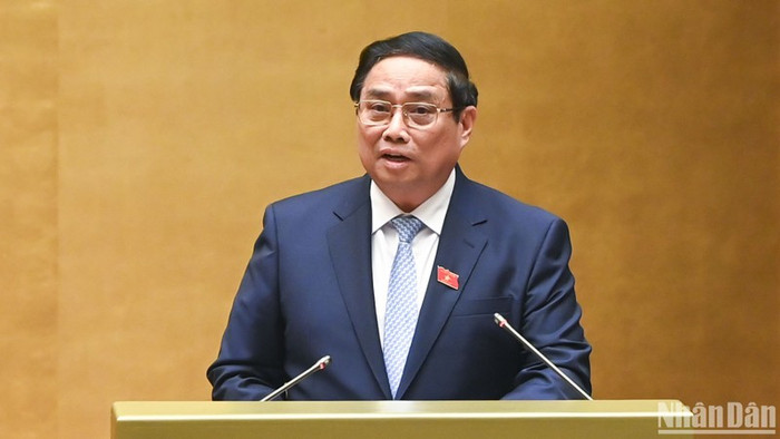 Thủ tướng Chính phủ Phạm Minh Chính báo cáo giải trình một số vấn đề cử tri cả nước quan tâm trong phiên họp chiều 12/11. (Ảnh: Duy Linh) thutuong.jpg