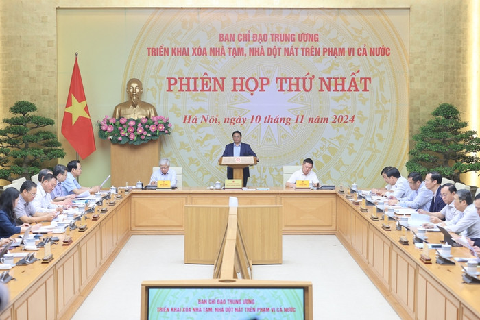 Thủ tướng Phạm Minh Chính nhấn mạnh việc xóa nhà tạm, nhà dột nát trên phạm vi cả nước có ý nghĩa nhân văn sâu sắc, thể hiện tình đồng chí, nghĩa đồng bào cao cả. Ảnh: VGP/Nhật Bắc Thủ tướng Phạm Minh Chính nhấn mạnh việc xóa nhà tạm, nhà dột nát trên phạm vi cả nước có ý nghĩa nhân văn sâu sắc, thể hiện tình đồng chí, nghĩa đồng bào cao cả. Ảnh: VGP/Nhật Bắc