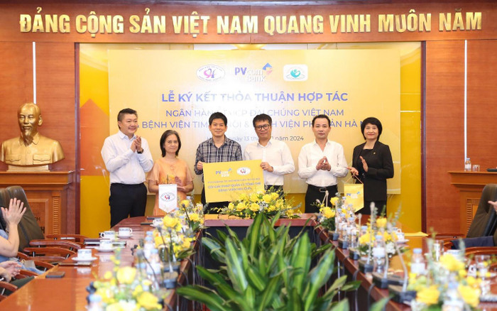 PVcomBank tài trợ chi phí sử dụng Giải pháp Quản lý Tổng thể Bệnh viện HIS-EMR cho Bệnh viện Tim Hà Nội. PVcomBank tài trợ chi phí sử dụng Giải pháp Quản lý Tổng thể Bệnh viện HIS-EMR cho Bệnh viện Tim Hà Nội.