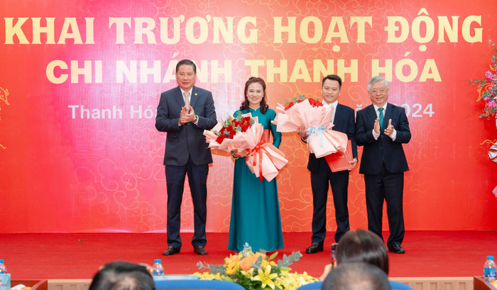 Công bố quyết định thành lập Chi nhánh và bổ nhiệm Ban Giám đốc BIC Thanh Hóa. Công bố quyết định thành lập Chi nhánh và bổ nhiệm Ban Giám đốc BIC Thanh Hóa.jpg