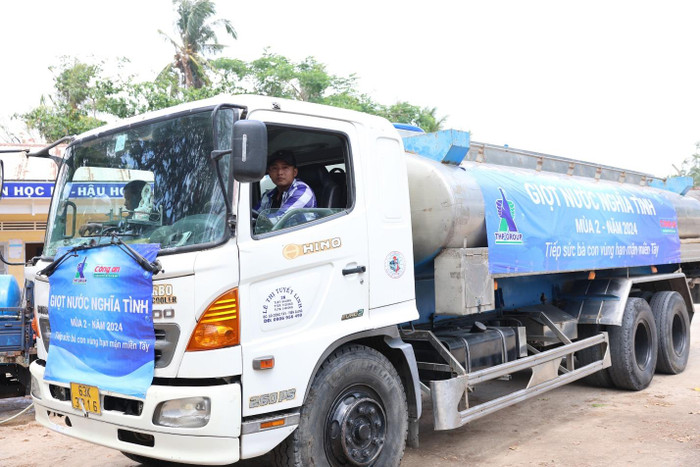 Doanh nghiệp luôn đồng hành sát cánh cùng cộng đồng vượt qua những khó khăn, thử thách. Doanh nghiệp luôn đồng hành sát cánh cùng cộng đồng vượt qua những khó khăn, thử thách.