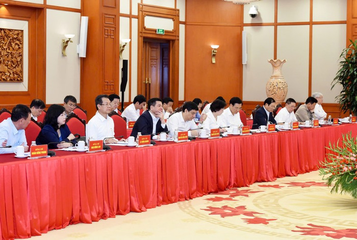 Các đồng chí thành viên Tiểu ban Kinh tế-xã hội dự cuộc họp. (Ảnh: Trần Hải) Các đồng chí thành viên Tiểu ban Kinh tế-xã hội dự cuộc họp. (Ảnh: Trần Hải)