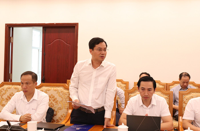 Ông Nguyễn Hữu Trung – Trưởng Ban Quản lý đầu tư EVNNPT báo cáo tại buổi làm việc.