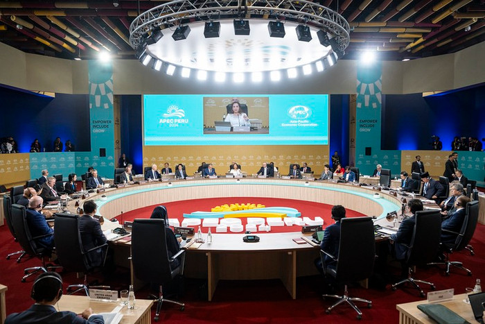 Toàn cảnh Đối thoại giữa các Nhà Lãnh đạo APEC với các khách mời. Toàn cảnh Đối thoại giữa các Nhà Lãnh đạo APEC với các khách mời.