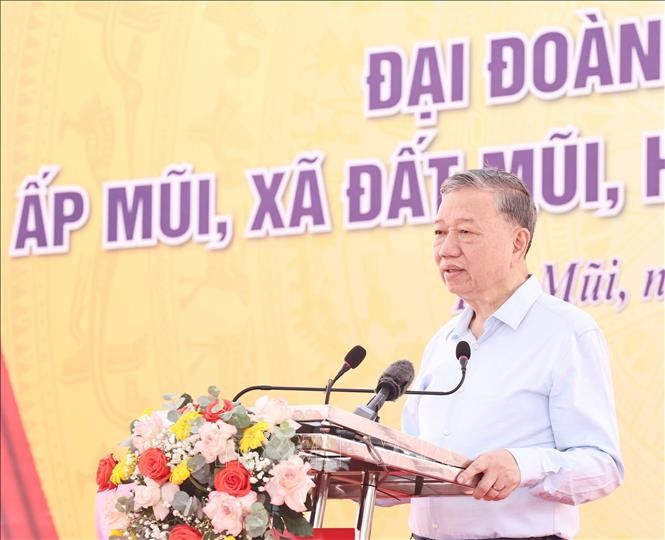 Tổng Bí thư Tô Lâm phát biểu tại Ngày hội Đại đoàn kết toàn dân tộc, ấp Mũi, xã Đất Mũi, huyện Ngọc Hiển, Cà Mau. Ảnh: Thống Nhất/TTXVN Tổng Bí thư Tô Lâm phát biểu tại Ngày hội Đại đoàn kết toàn dân tộc, ấp Mũi, xã Đất Mũi, huyện Ngọc Hiển, Cà Mau. Ảnh: Thống Nhất/TTXVN