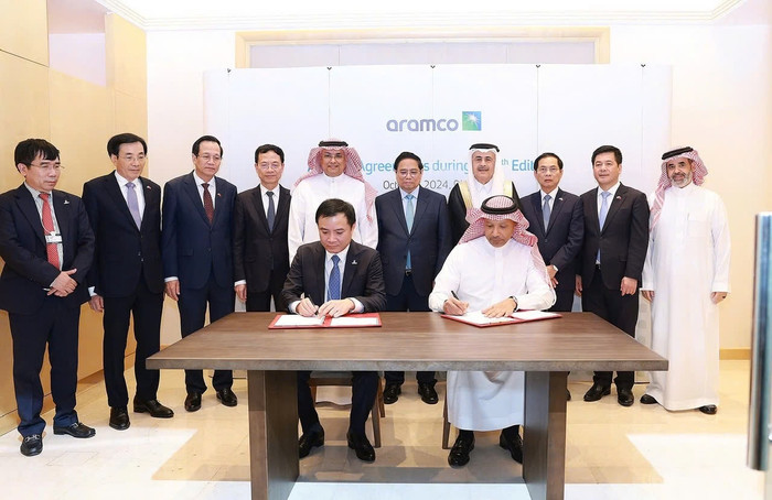 Lễ ký kết Thỏa thuận khung hợp tác giữa Petrovietnam và Saudi Aramco. Lễ ký kết Thỏa thuận khung hợp tác giữa Petrovietnam và Saudi Aramco.