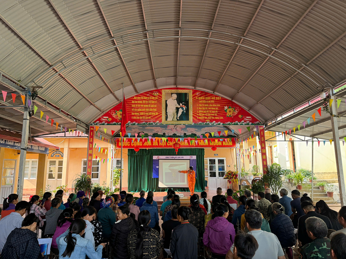 Điện lực Văn Lãng tổ chức tuyên truyền hướng dẫn người dân cách sử dụng điện an toàn, tiết kiệm; tuyên truyền về đảm bảo an toàn hành lang lưới điện cao áp.