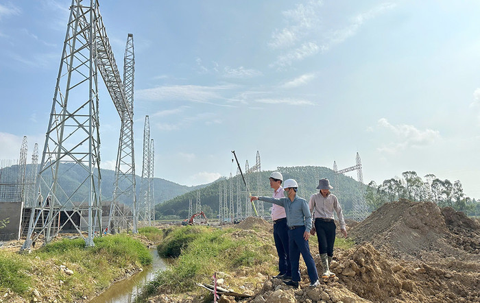Việc triển khai các dự án truyền tải điện trên địa bàn tỉnh Vĩnh Phúc hiện nay gặp nhiều vướng mắc liên quan đến giải phóng mặt bằng. Việc triển khai các dự án truyền tải điện trên địa bàn tỉnh Vĩnh Phúc hiện nay gặp nhiều vướng mắc liên quan đến giải phóng mặt bằng.