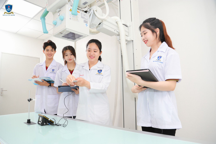 Bằng cấp của trường đạt kiểm định và xếp hạng trong nước, quốc tế được doanh nghiệp đánh giá cao, mở ra nhiều cơ hội việc làm cho sinh viên. Bằng cấp của trường đạt kiểm định và xếp hạng trong nước, quốc tế được doanh nghiệp đánh giá cao, mở ra nhiều cơ hội việc làm cho sinh viên (2).JPG