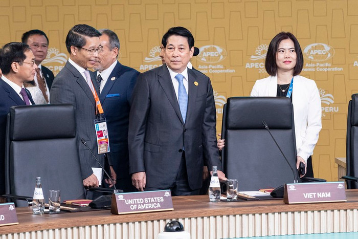 Chủ tịch nước Lương Cường tham dự Đối thoại giữa các Nhà Lãnh đạo APEC với các khách mời. Chủ tịch nước Lương Cường tham dự Đối thoại giữa các Nhà Lãnh đạo APEC với các khách mời.
